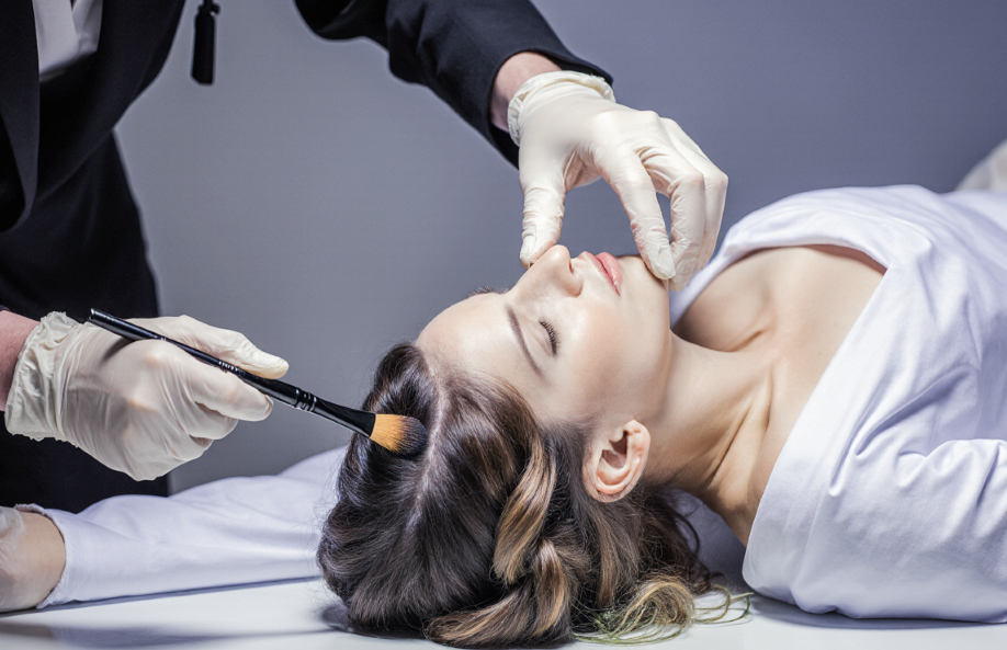 Почему для реставрации нужна специальная косметика?